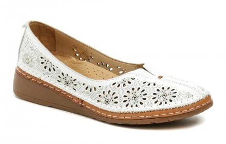 Dámská letní vycházková obuv typu mokasíny. Obuv je vyrobená z pravé přírodní kůže.