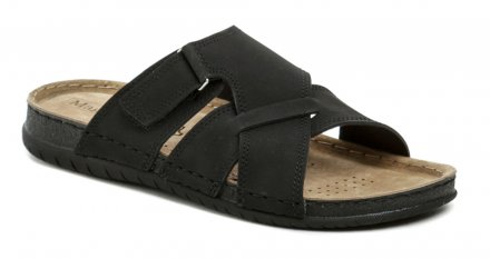 Pánská letní vycházková nazouvací obuv s volnou špicí, vyrobená ze syntetického materiálu v kombinaci s koženou stélkou.
